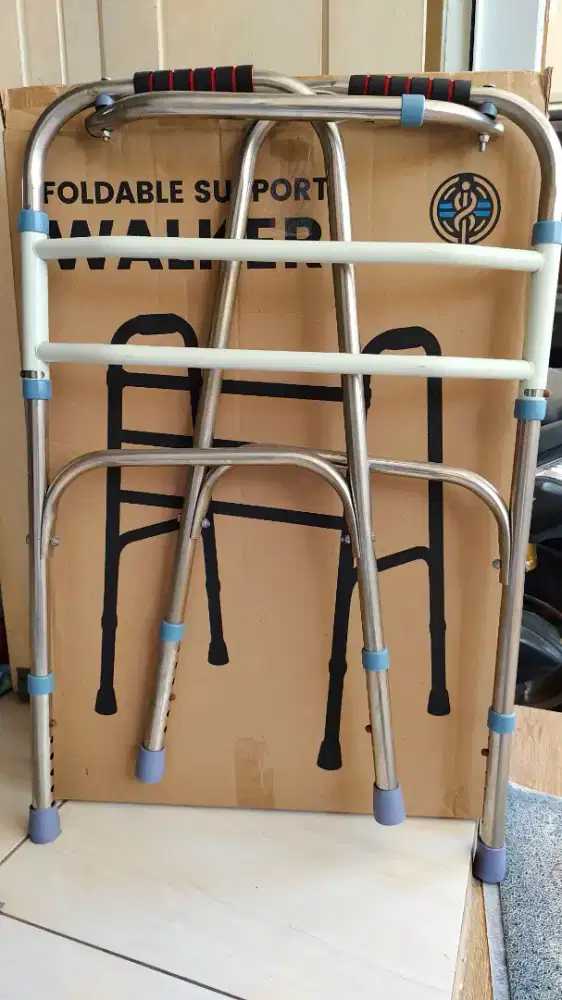 Walker Lansia - alat bantu berjalan kaki empat 4 jalan