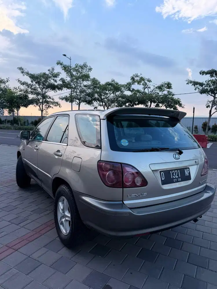 Toyota Harrier Gen 1  3.0 Cbu
Tahun 2000 SS lengkap pajak isi mulus