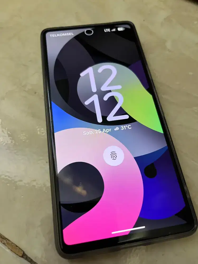 Google Pixel 7 + charger