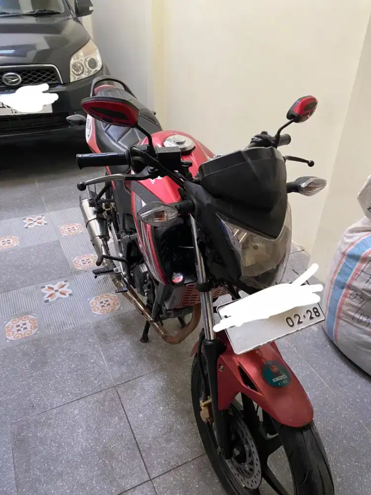 SEPEDA MOTOR HONDA CB150R