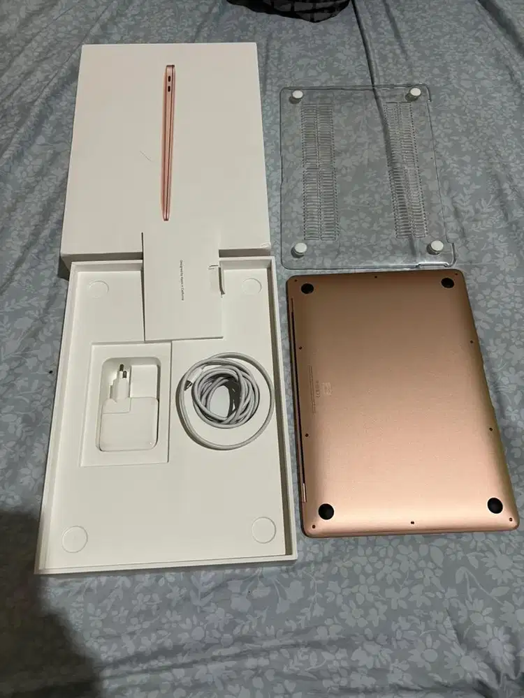 Macbook Air M1 8/256 ibox resmi mulus