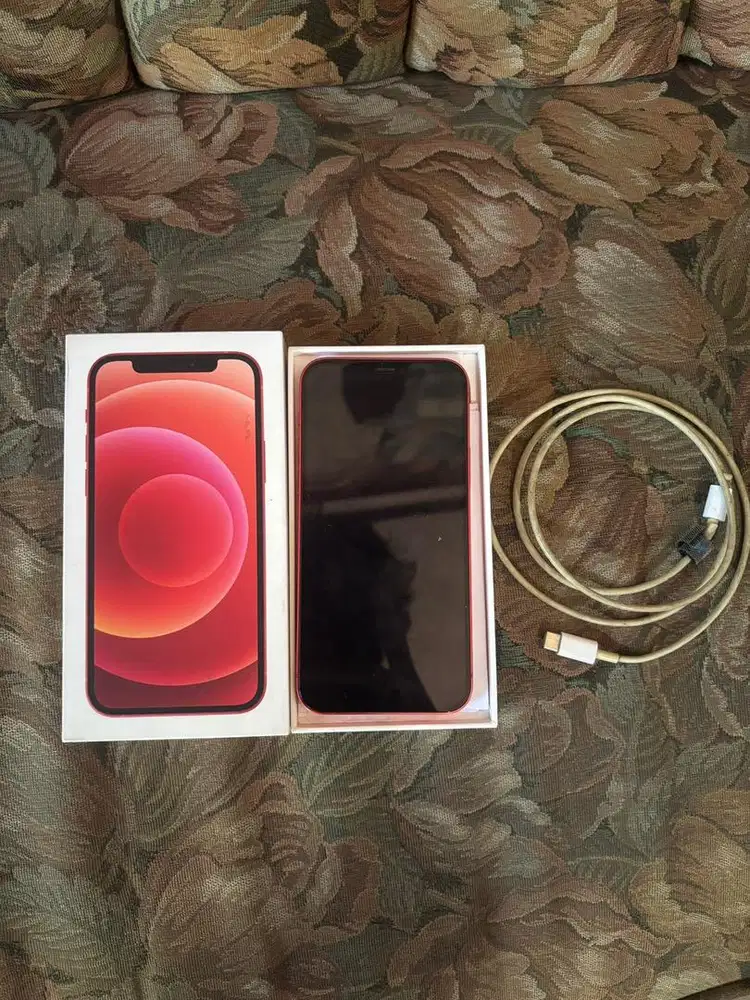 Mau jual iPhone 12 64 gb iBox minus pemakaian ada di foto terakhir