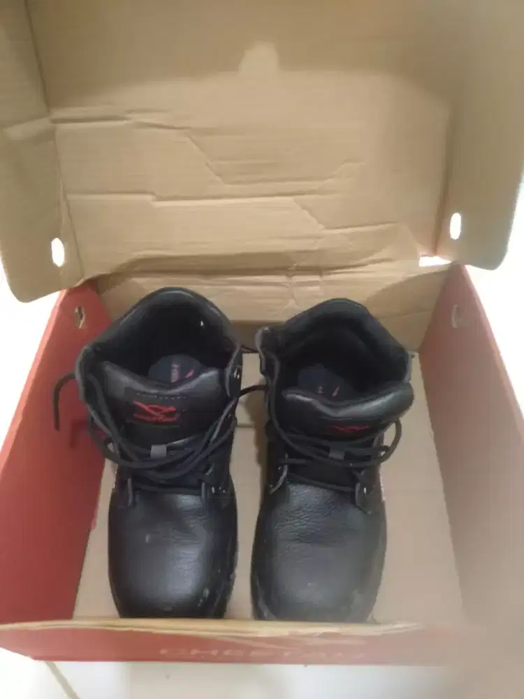 Sepatu safety cheetah