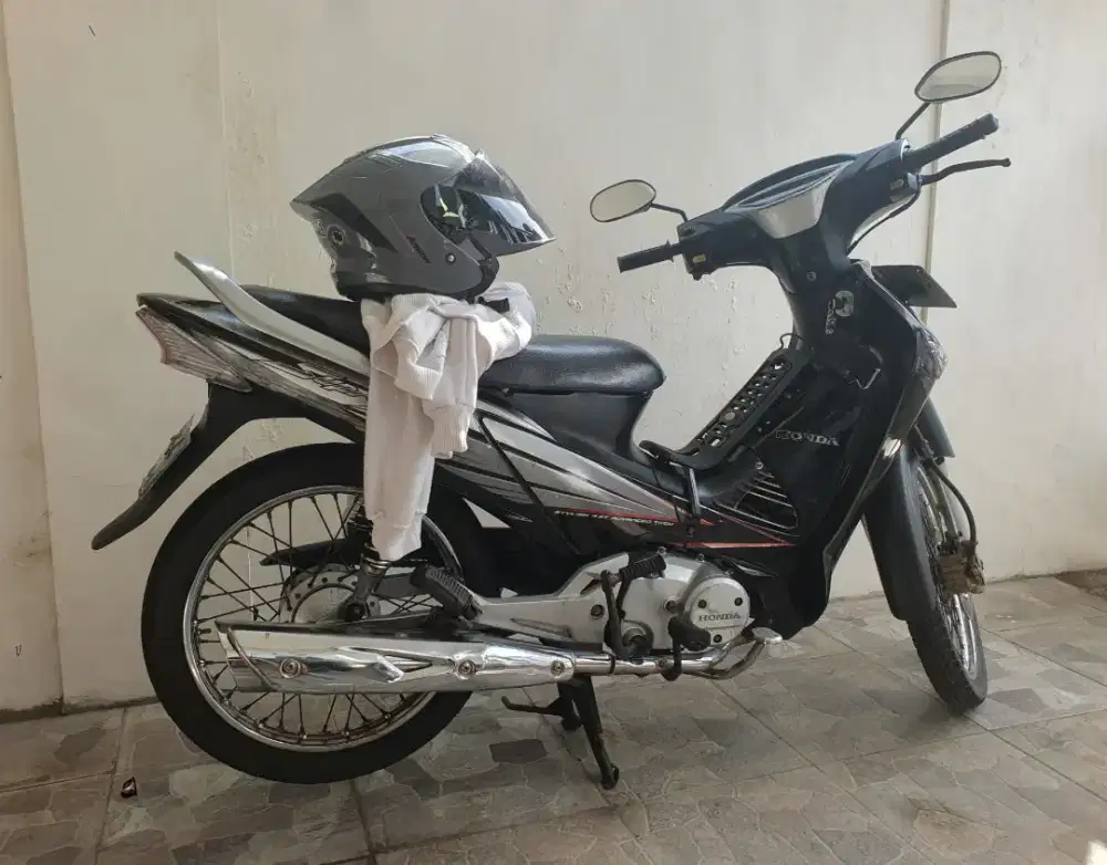 Jual supra x 125 karbu 2006.