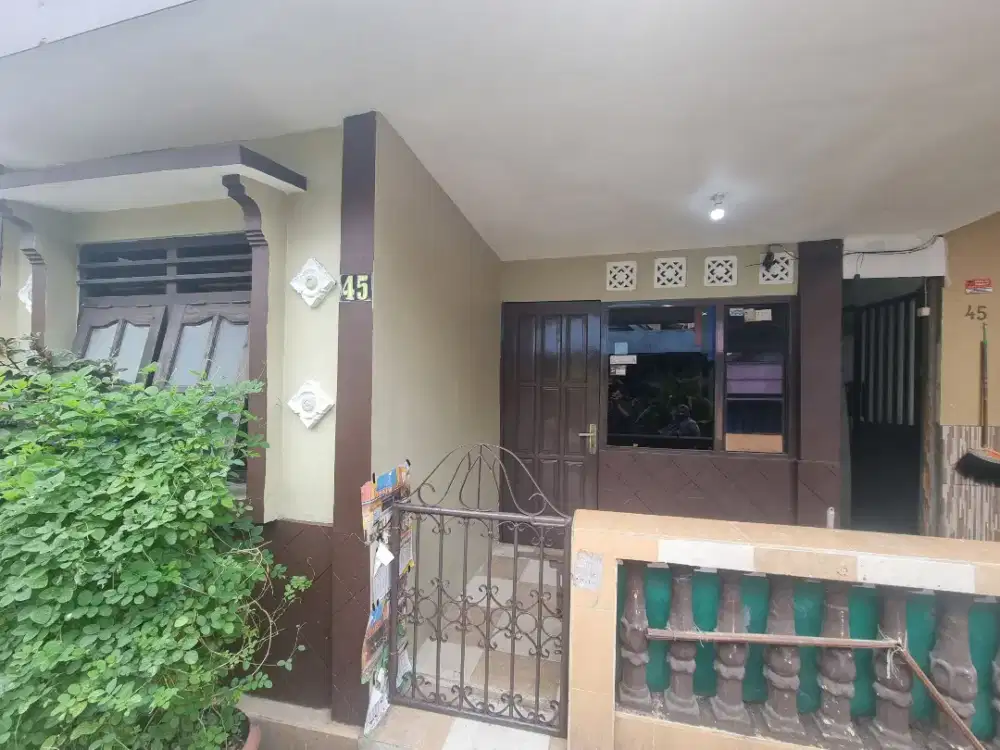 Murah!! Baru Renovasi Rumah 2 Lantai di kontrakan Pusat Kota Wonokromo