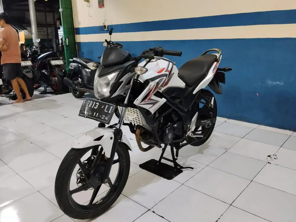 # forsale Honda CB150R 2013 gres orisinil siap pakai
