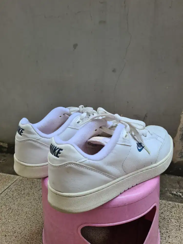 Sepatu Bekas Nike Grandstand II