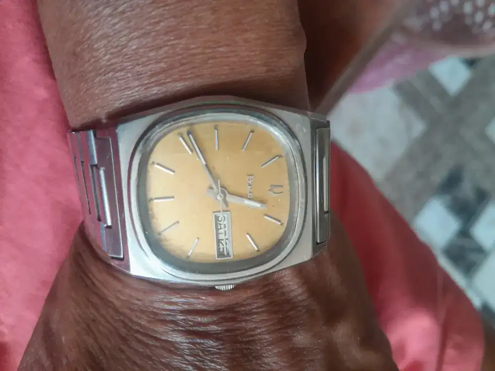 Di jual jam BULOVA ory autometic mulus minat wa aja