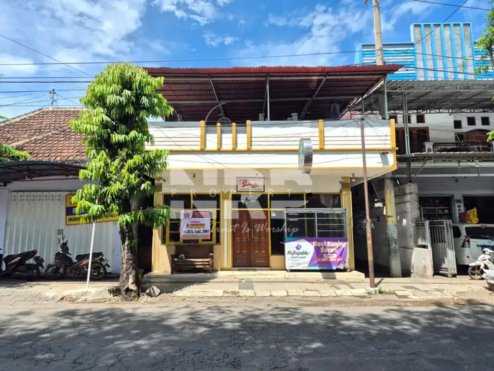 Dijual Rumah dengan Ruang Usaha Ex. Rumah Makan di Temenggungan - Banyuwangi