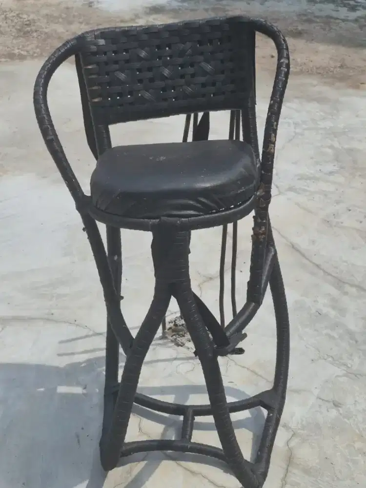 Bangku rotan bocil dimotor.