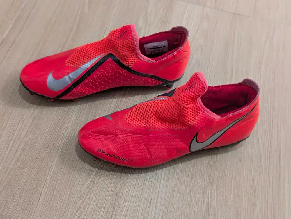 Sepatu sepak bola Nike Phantom original made vietnam ukuran 40 / 25cm