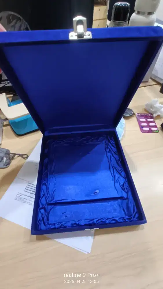 Plakat Bekas Warna Biru