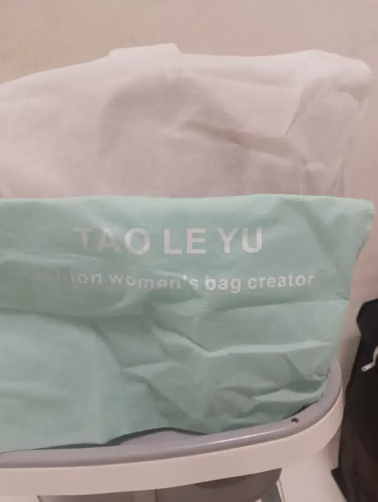 Tas Selempang / Tangan wanita merk Tao Le Yu