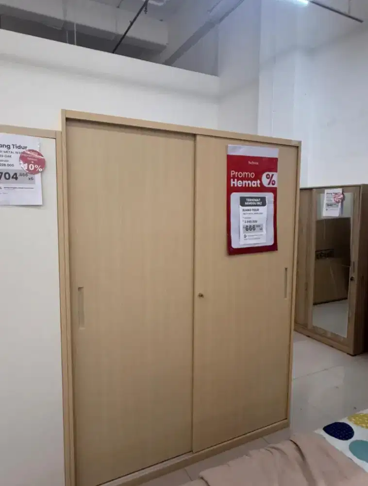 Lemari besi sliding