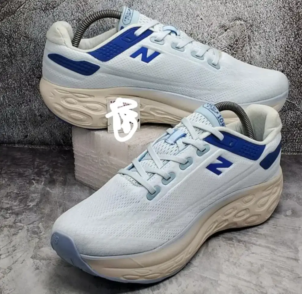 Sepatu running NB size 42