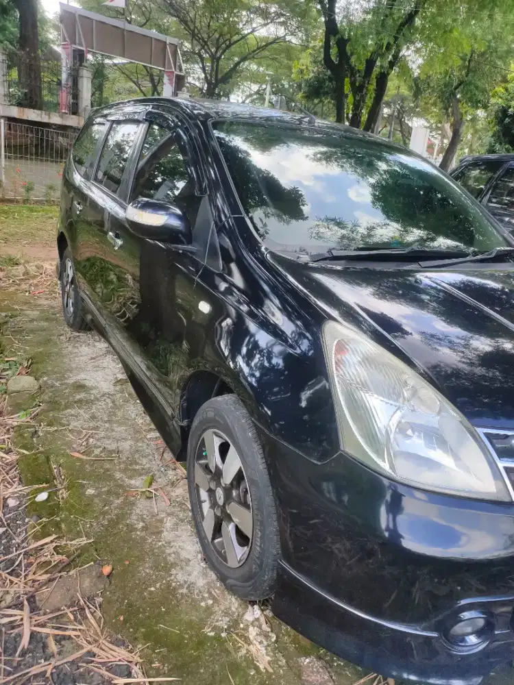 Jual Nissn grand Livina AWS 2011