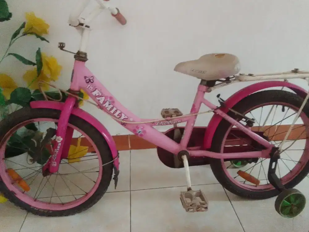 Sepeda anak UK 18 merek family