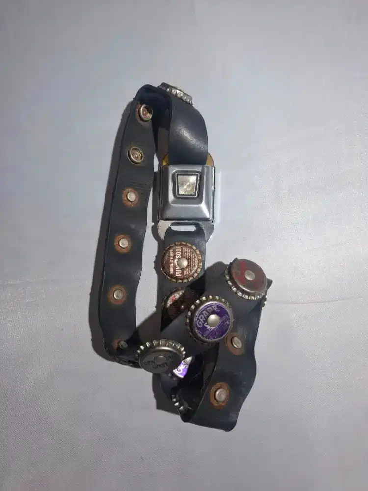 Ikat pinggang Upcycled punk rock 
Panjang 80cm