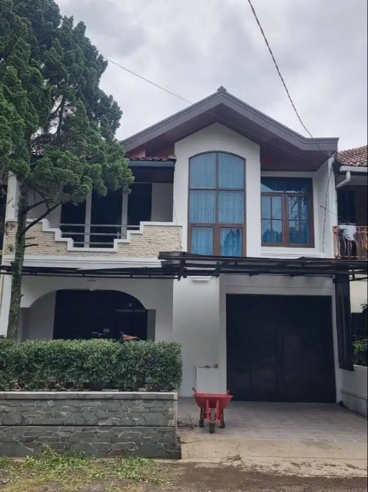 Rumah Besar Arcamanik Bandung Siap huni Cocok Untuk Keluarga Besar
