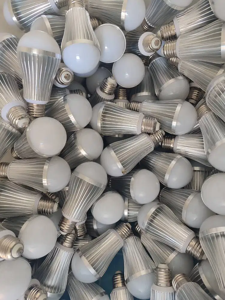 (10 bohlam = Rp 70,000) OBRAL PROMO DISKON Bohlam Lampu LED 7W