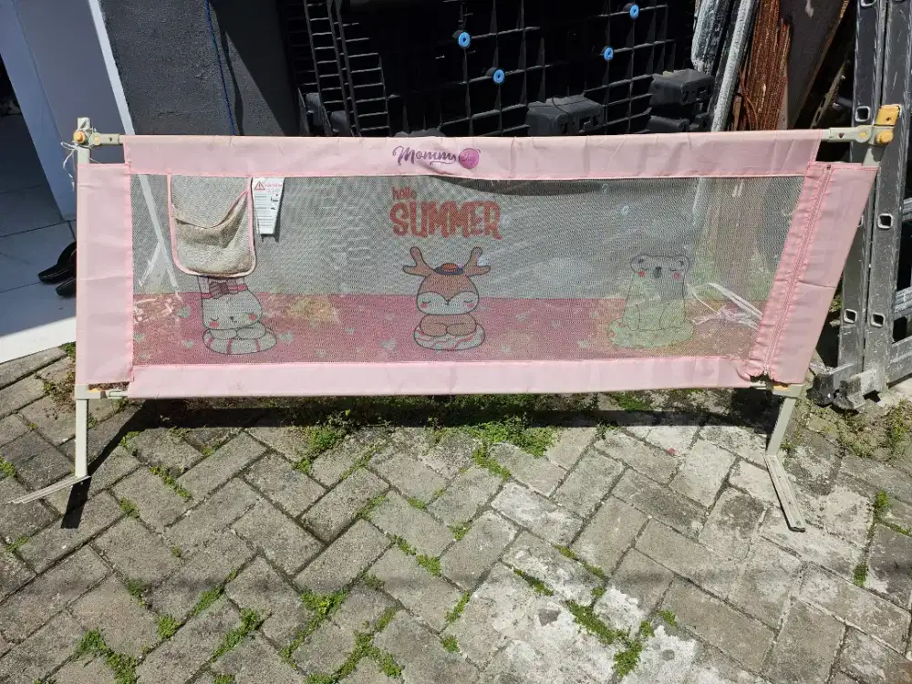 Pagar pembatas ranjang untuk bayibedrail