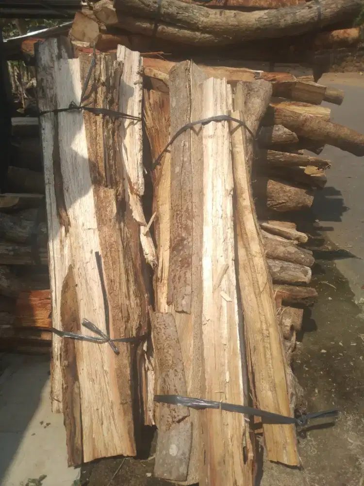 kayu karet bakar