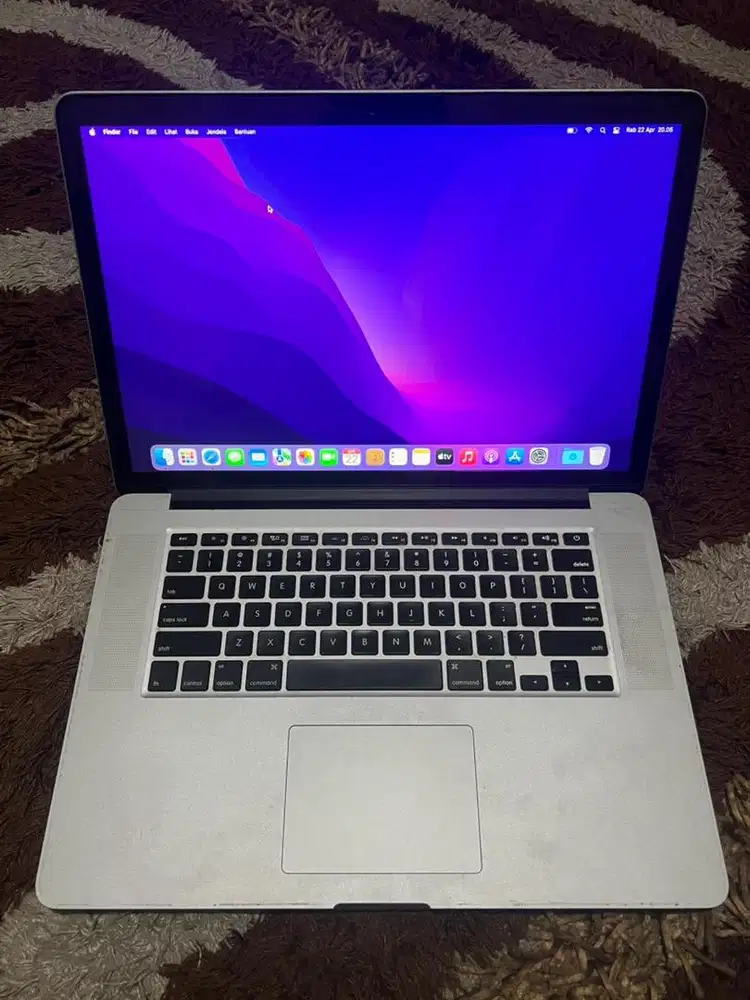 Macbook pro 2015 15 inch 16/256gb retina