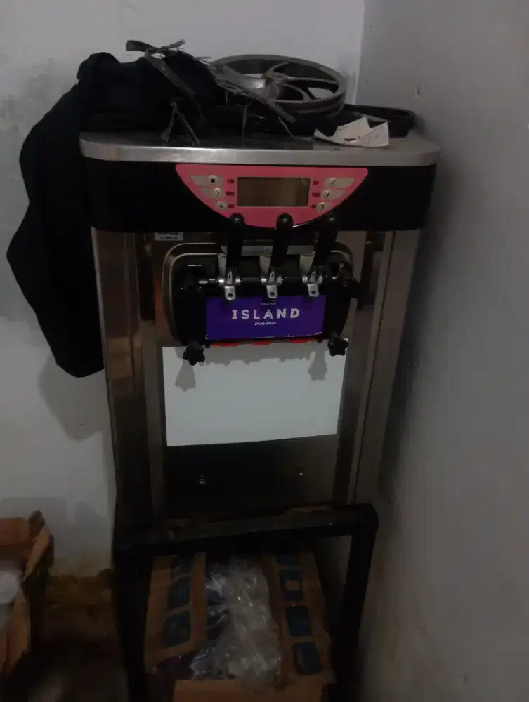 Mesin es cream bekas kondisi minus di kompresor buka harga bisa (nego)