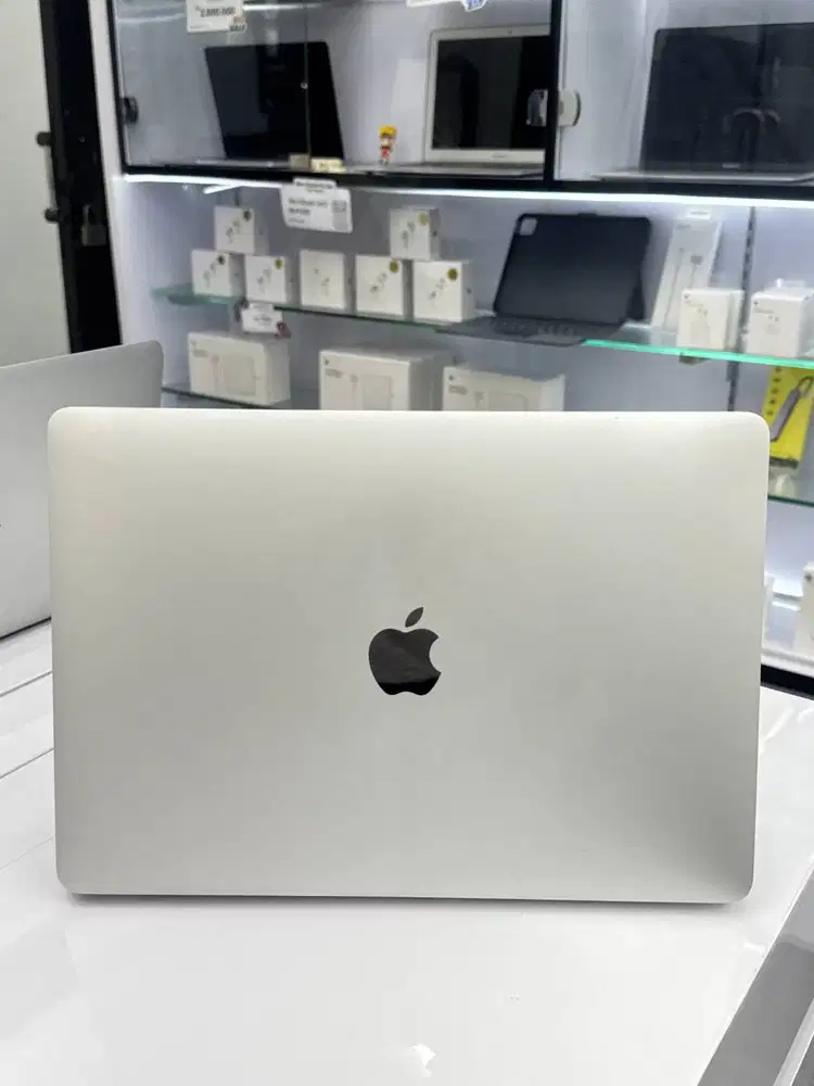 Macbook Pro 2022 8/256GB M2