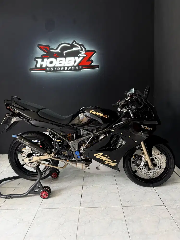 Kawasaki ninja 150RR/zx-150RR Black 2011 modif hedon istimewa