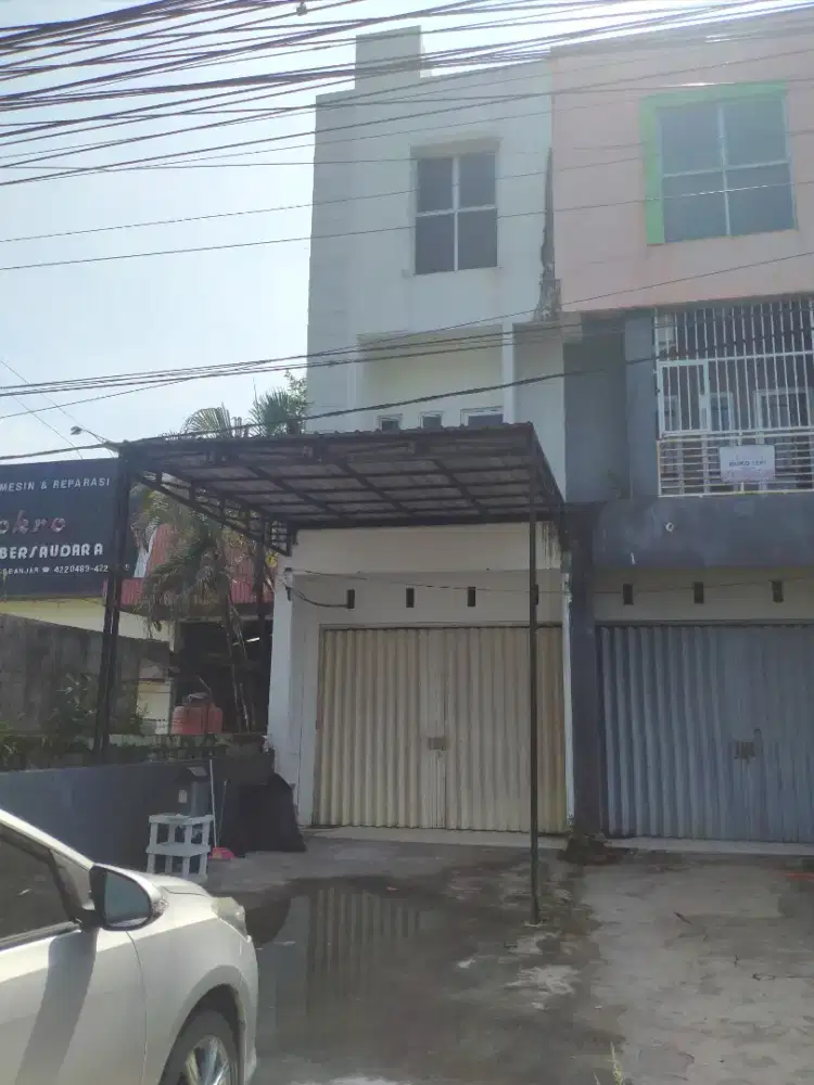 Disewakan ruko 3 lantai