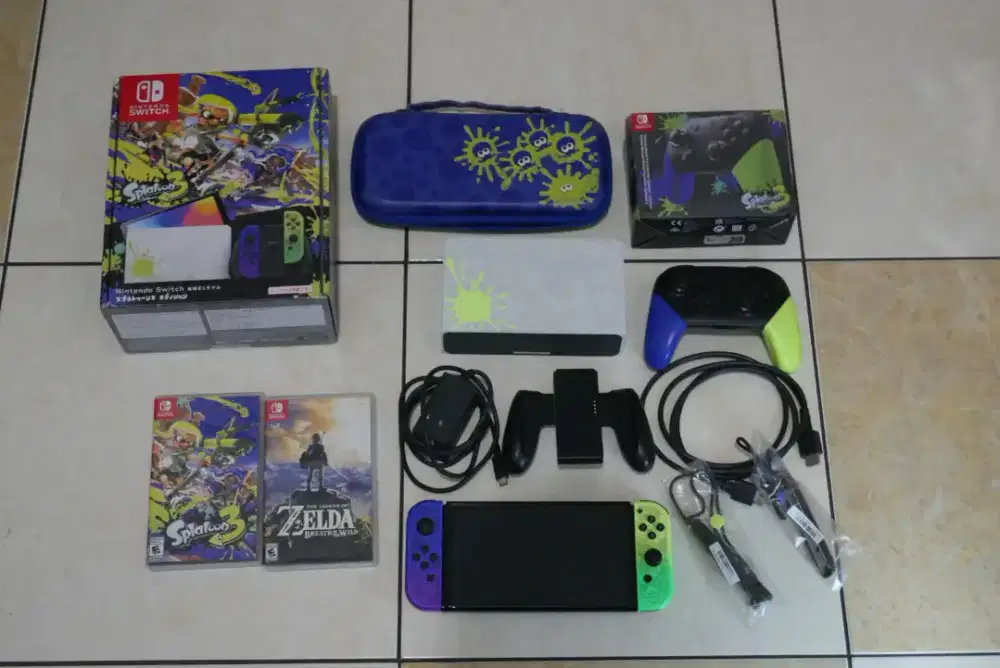 Nintendo Switch OLED Splatoon Edition Bundle