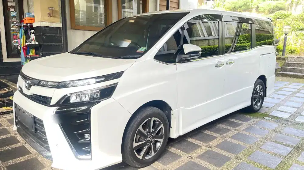 Toyota Voxy 201o Putih 2.0 Sunroof PSD Audio Sys Int / Ekst / Msn Nrml
