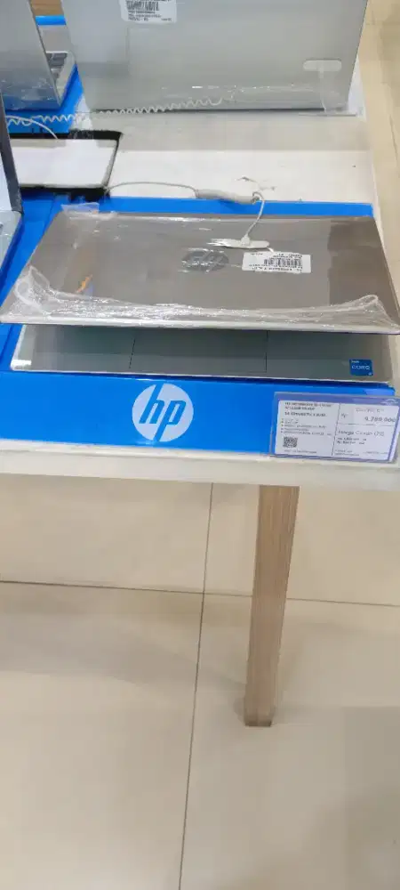 Laptop HP Intel I3 8/512GB Silver (Kredit Tanpa DP)