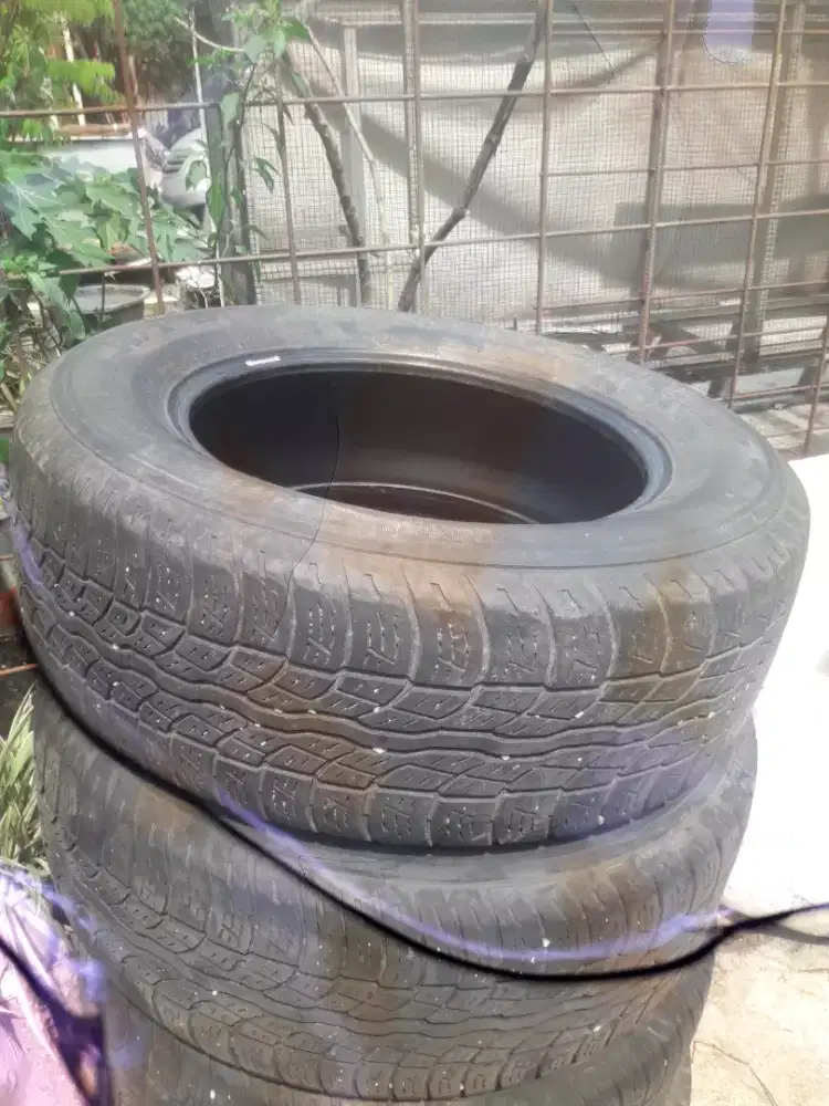 Dijual ban bekas R16 uk 235/60/16