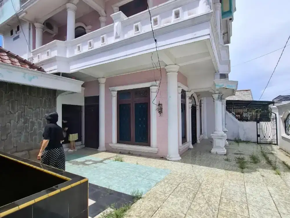 Disewakan rumah 2 lantai sako baru