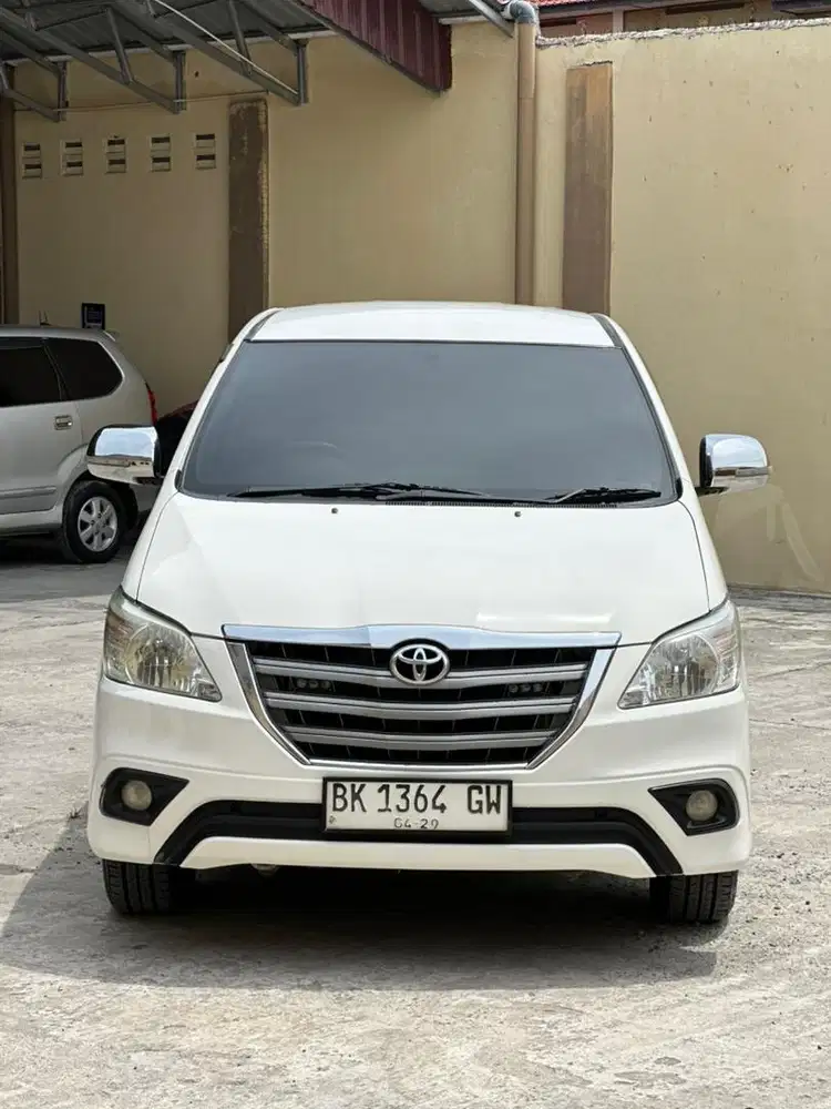 Toyota innova 2.5 G at matic solar diesel 2014