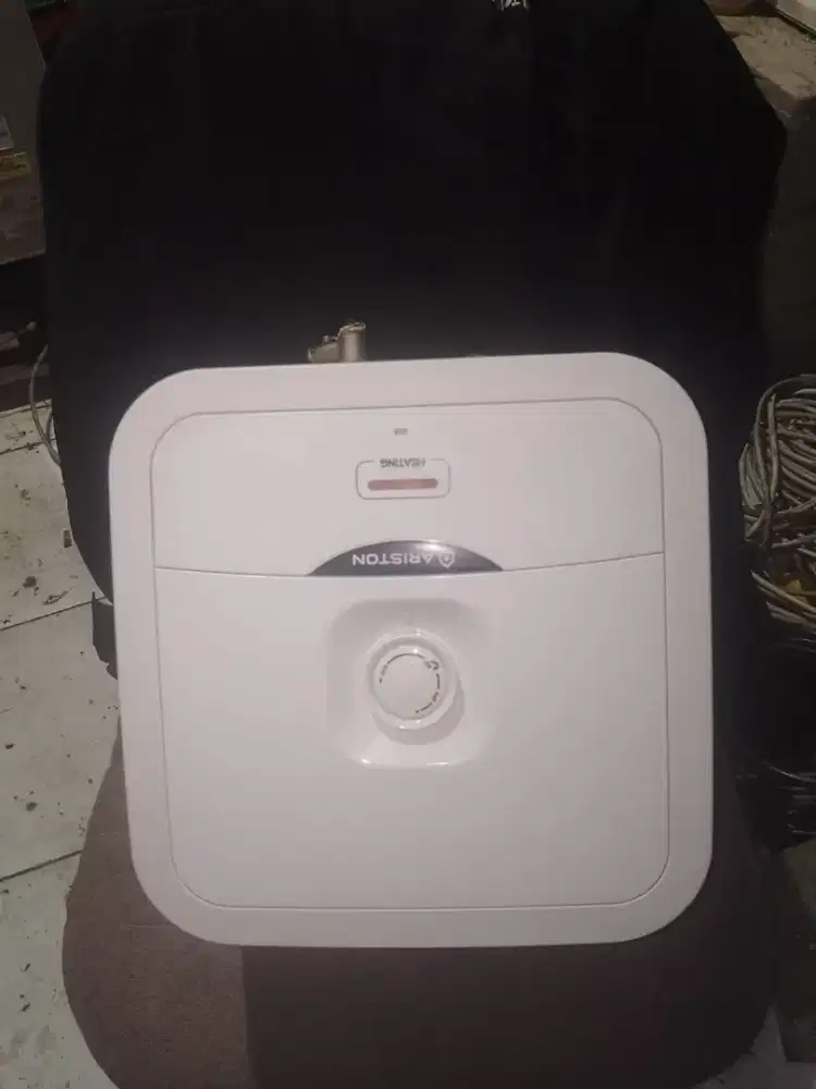 Water heater Ariston Watt paling kecil normal