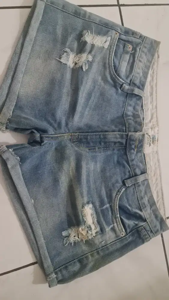 Celana jeans merk gaudi 99%