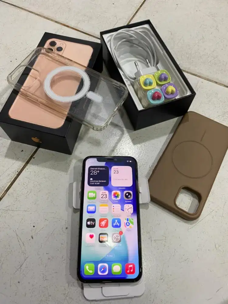 IP 11 pro 64GB all operator