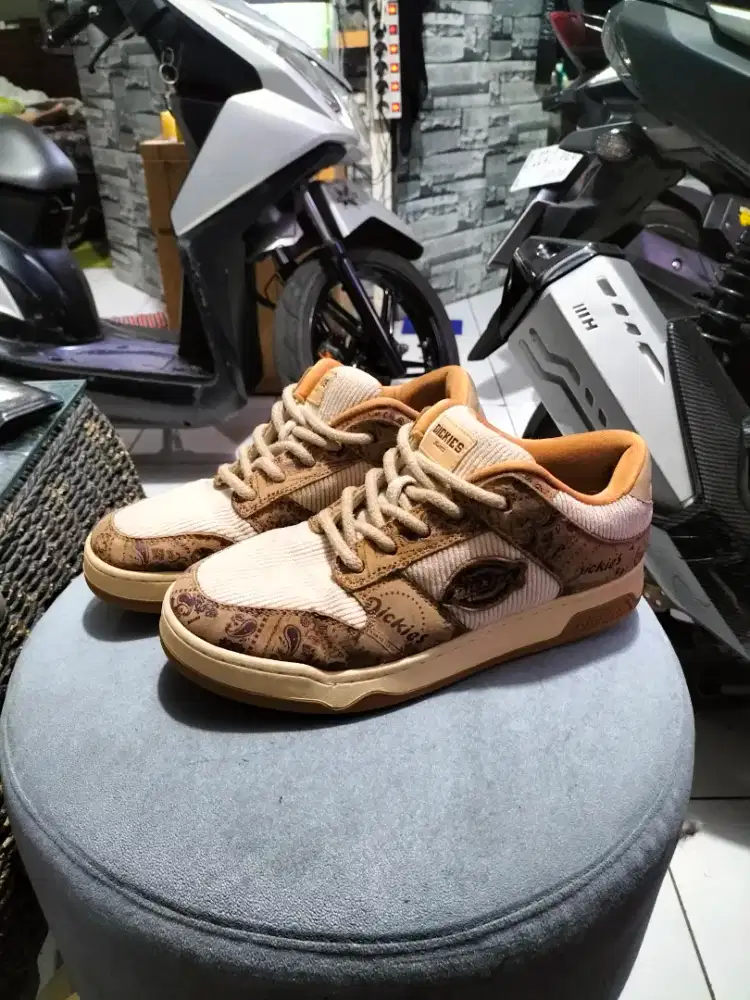 Sepatu Dickies skateboard