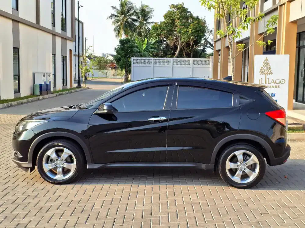 Honda Hrv E 1.5 Automatic 2017 Bensin Hitam Metalik