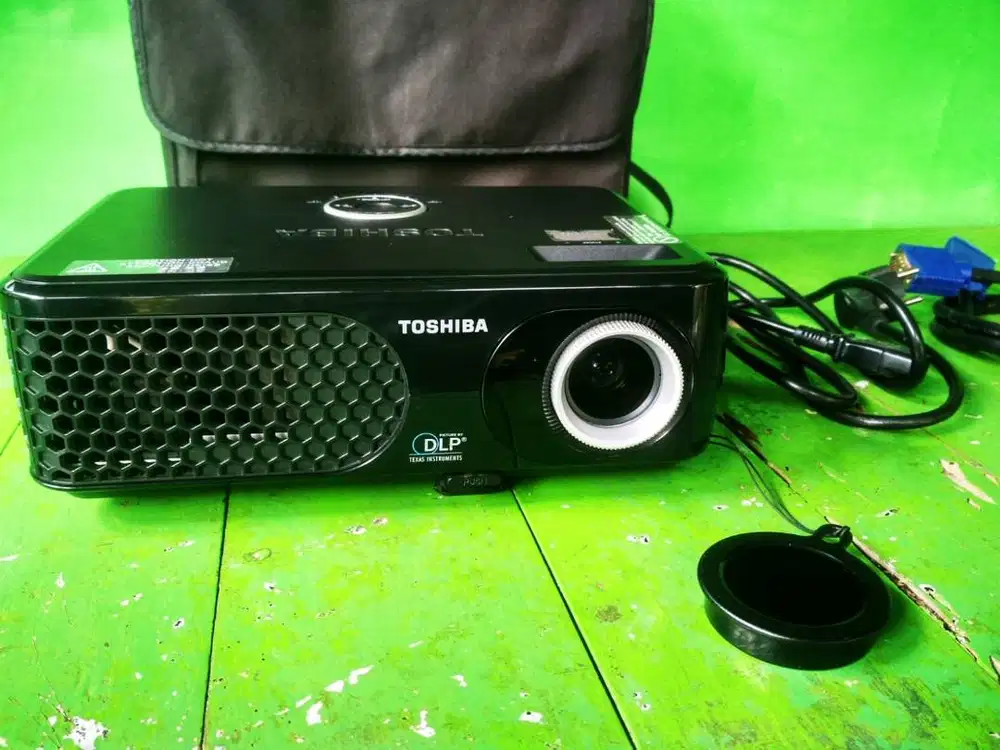 Proyektor Thoshiba TDP S1
