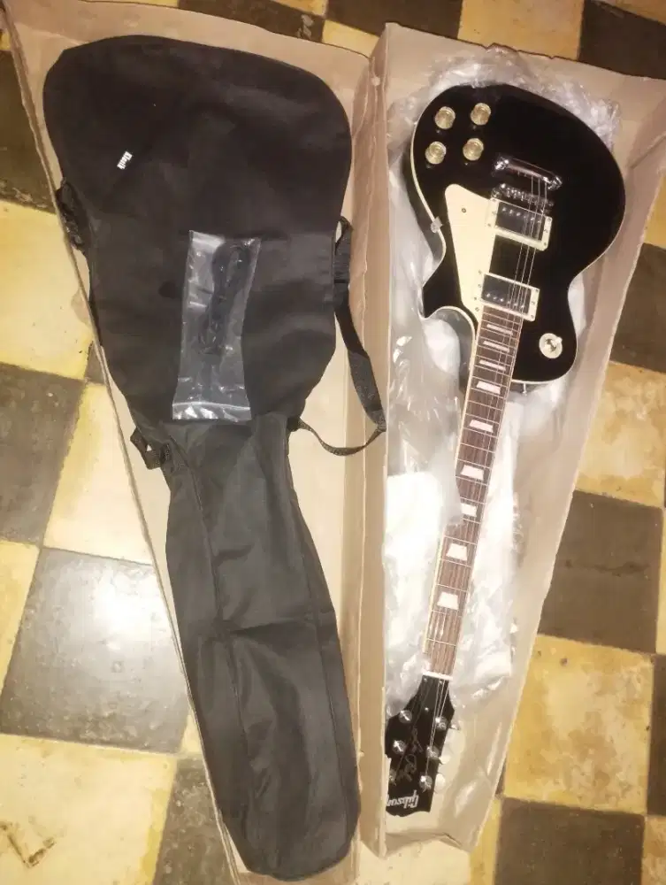 Gitar elektrik model gibson