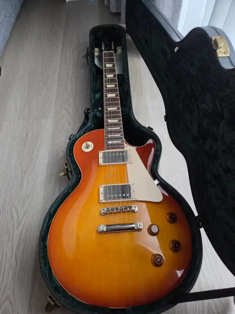 [GARAGE SALE] Gitar Listrik dan Aksesoris