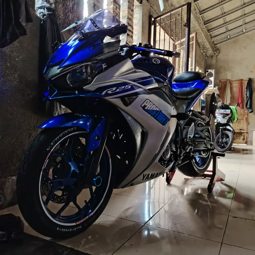 r25 biru silver 2016