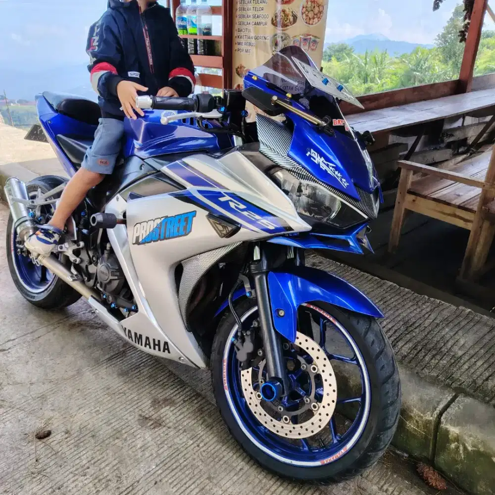 r25 biru silver 2016