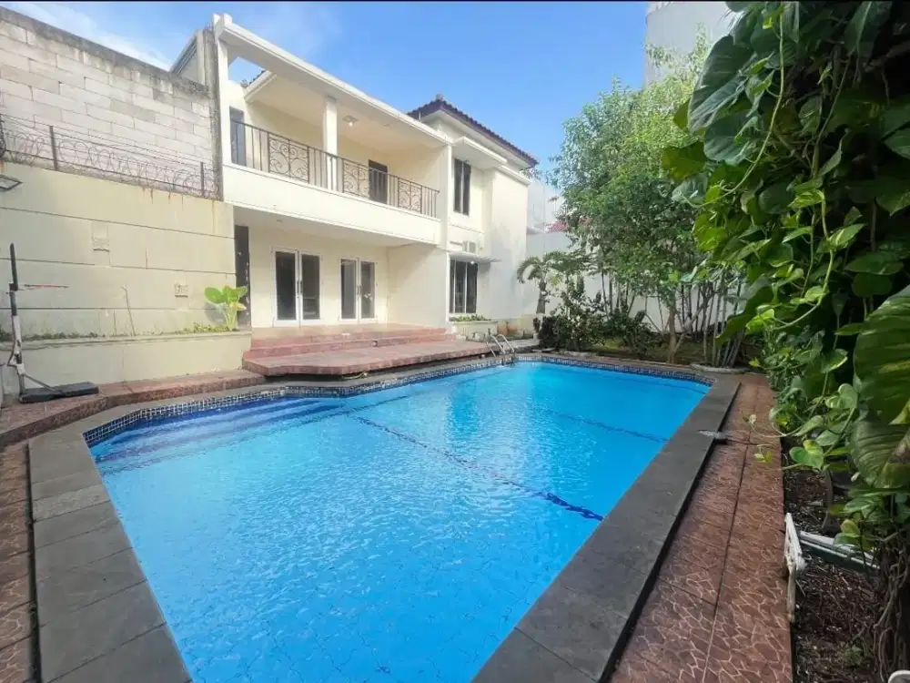 Dijual/disewa Rumah ada Swimming Pool di Kemang, Jakarta Selatan