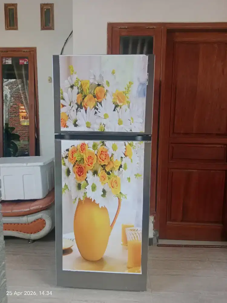 Lemari es 2 pintu merek LG
