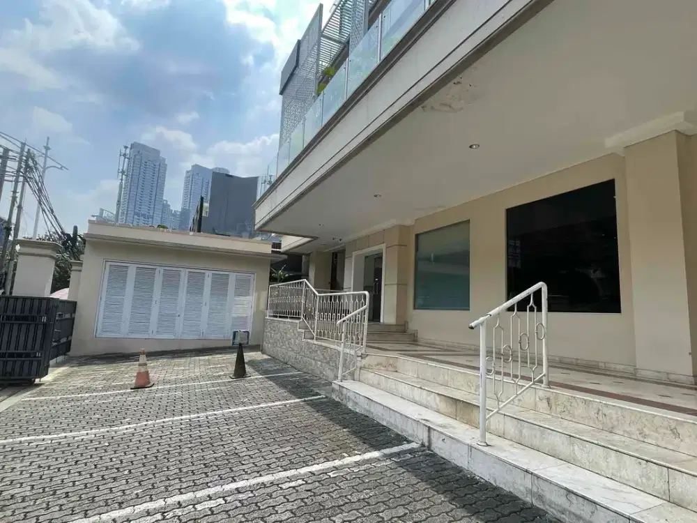 DISEWAKAN! RUANG USAHA COCOK UNTUK RESTO DI DAERAH PRESTISIUS SENOPATI JAKARTA SELATAN